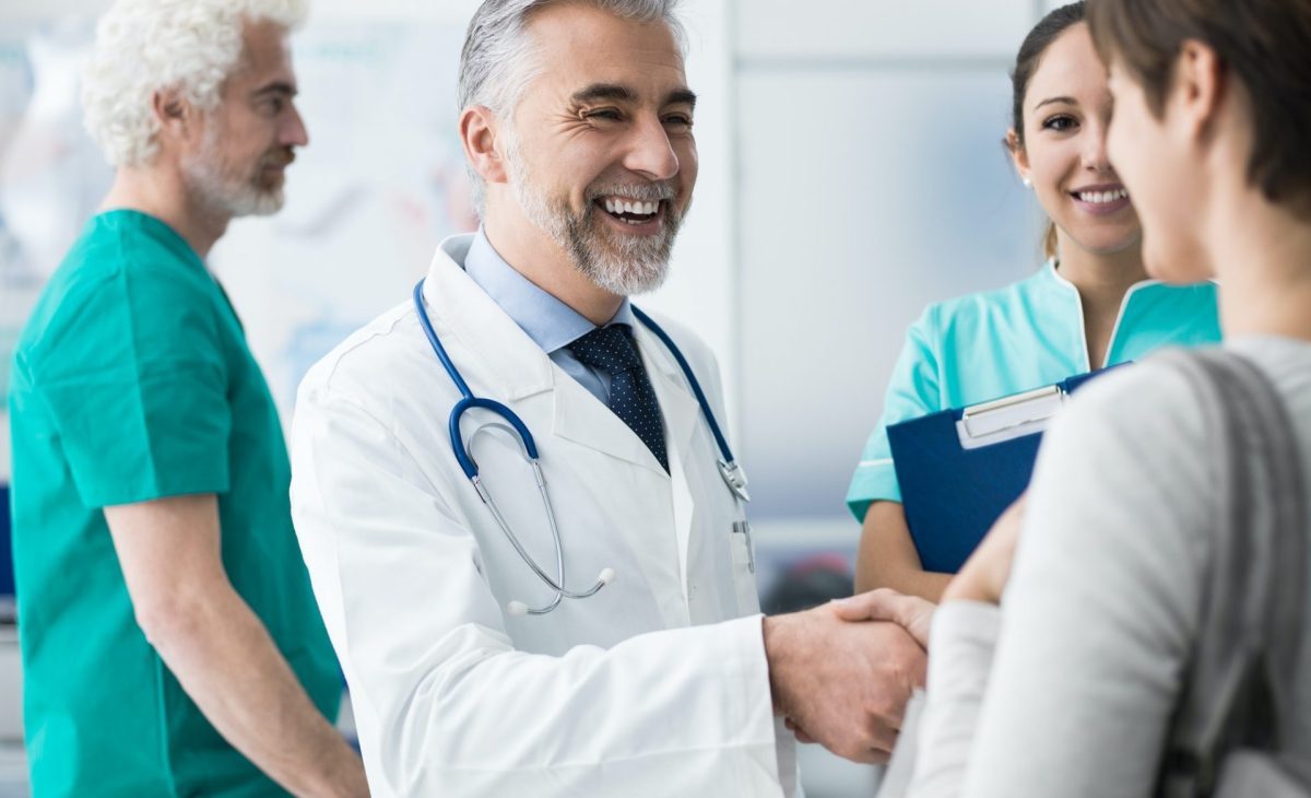 confident-doctor-shaking-patient-s-hand-e1623252367541.jpg confident-doctor-shaking-patient-s-hand-e1623252367541.jpg